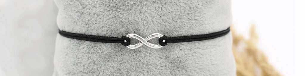 Herren Armband Infinity silber Makrameearmband schwarz Unendlichkeitssymbol, Armband für Männer, Partnerarmband, Freundschaftsarmband aus Makramee