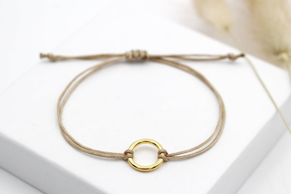 Makramee Armband Kreis in gold, silber oder rosegoldfarben und geflochtenem Makramee Verschluss, Größen verstellbar