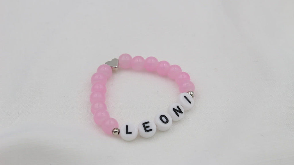 Video Namensarmband pink mit Herz Farbe silber, personalisiert mit deinem Wunschnamen