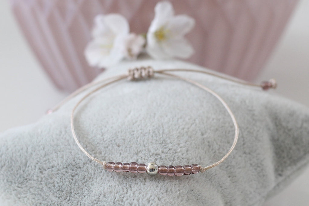 minimalistisches Makramee Armband kleine Perle 925 Silber und Glasperlen Rosenholz als Freunschaftsarmband