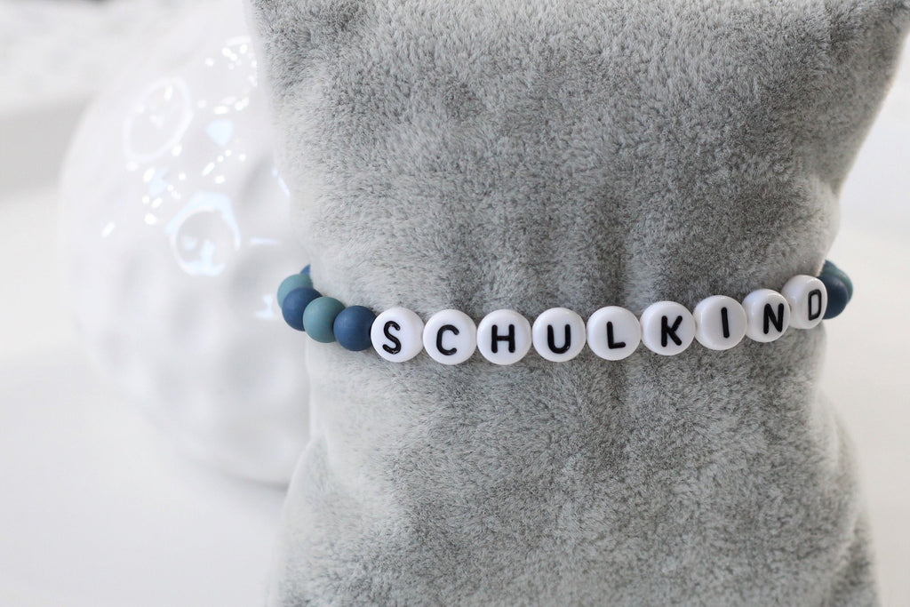 elastisches Namensarmband Schulkind in türkis blau als Geschenk Einschulung