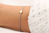 Armband aus Leder mit Herz rosegold als perfekte Geschenkidee für die beste Freundin, hier am Handgelenk der Dame getragen