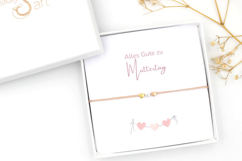 Geschenkideen zu Muttertag hier mit einem Armband mit Karte in praktischer Geschenkbox