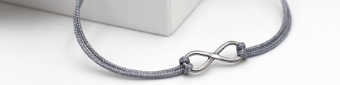 robuste Herrenarmbänder aus Makramee mit angesagten Anhängern und edlen Symbolen aus 925 Sterling Silber für den modernen Mann