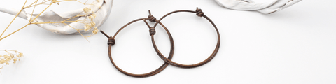 2 Partnerarmbänder aus Leder in taupe Braun für Mann und Frau mit Schiebeknoten Verschluss