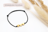 schwarzes Armband mit 3 Herzen in goldfarben und verstellbarer Schiebeknoten