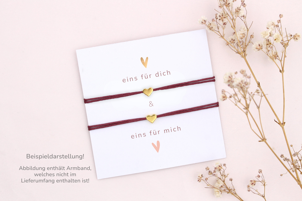 Beispieldarstellung für die Freundschaftskarte mit 2 Makramee Herz Armbändern