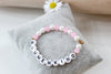 Armband mit Name Blumenkind aus rosa und weißen Perlen sowie einem Herz Anhänger in rosegold