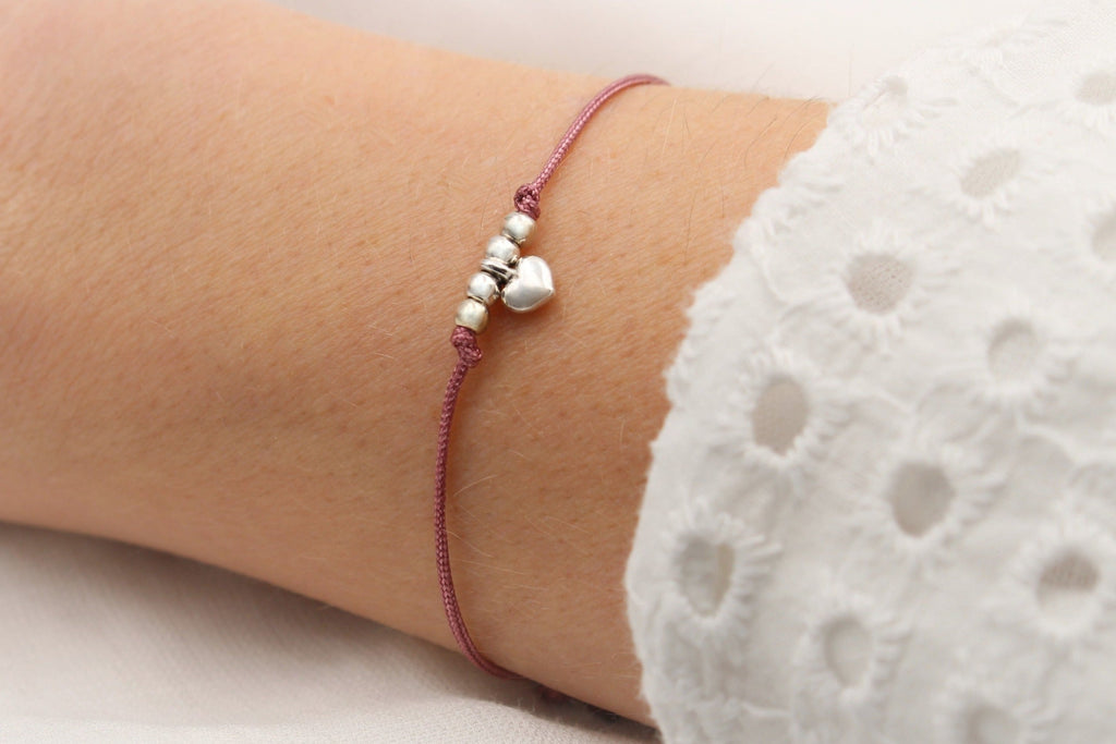 alt rosa Schiebeknoten Armband mit Herz Anhänger und Perlen in silberfarben