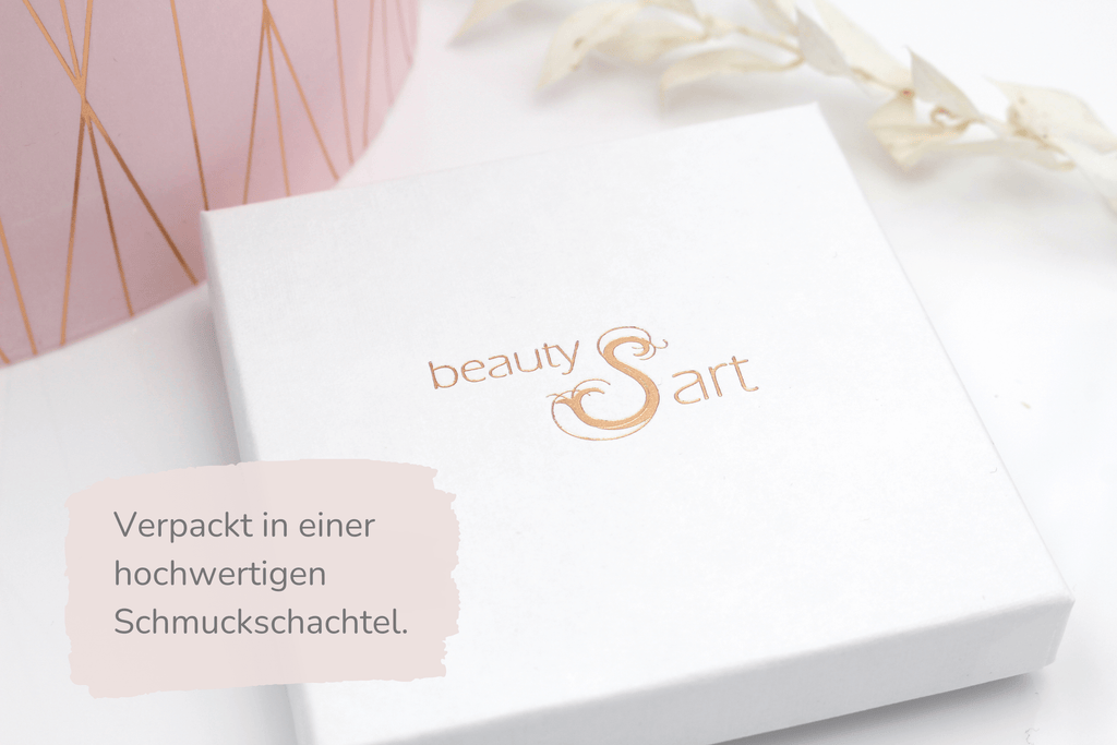 verpackt wird das Armband in einer weißen Schmuckschachtel - ideal zum verschenken