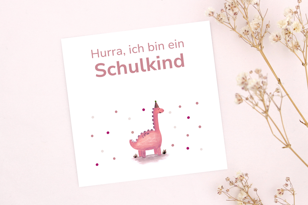Hurra, ich bin ein Schulkind Karte mit rosa Dino passend für ein Mädchen Armband von Beautysart Design