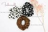 Scrunchies mit Punkten in verschiedenen Farben
