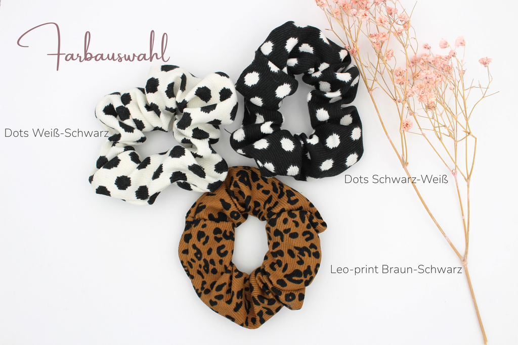 Scrunchies mit Punkten in verschiedenen Farben