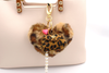 flauschiger Taschenschmuck im Leo design  mit mini Handtasche