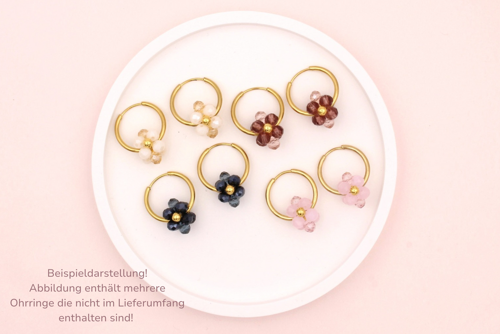 Farbauswahl der Blumen Ohrringe in beige-creme, bordeaux, blau und rosa mit goldfarbenen Creolen