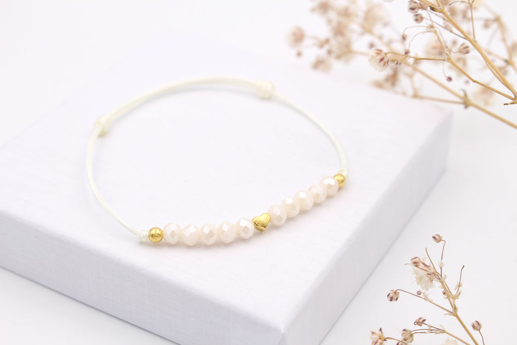 Makramee Armband Braut in gold creme als perfekter Brautschmuck für die Hochzeit mit Schiebeknoten Verschluss