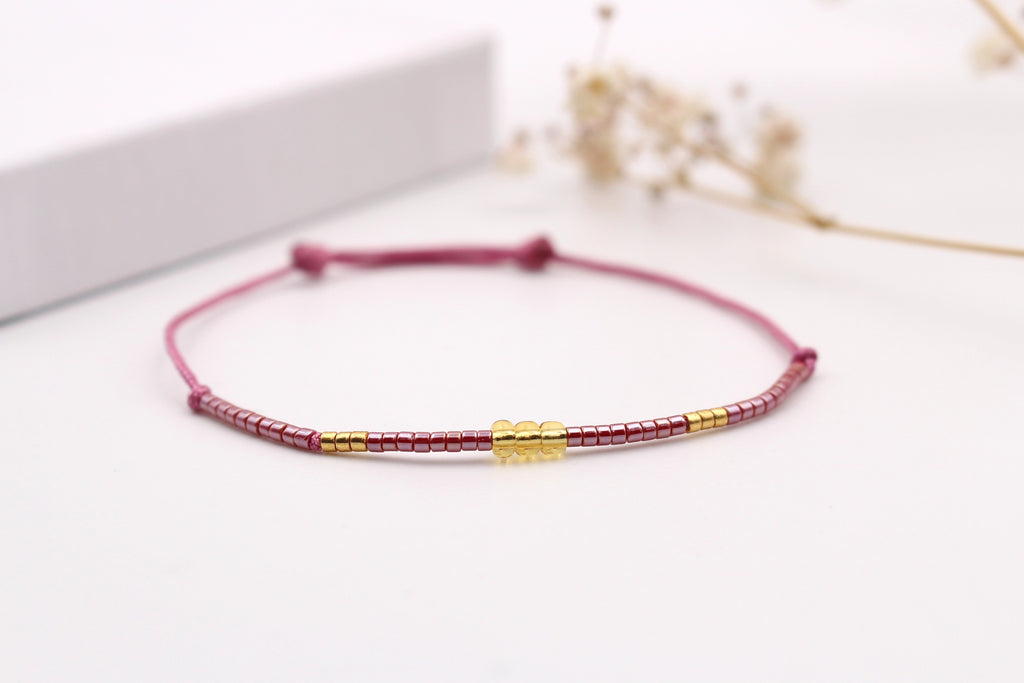 sehr zartes Damen Makramee Armband in burgund gold