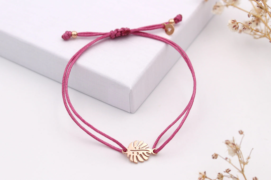 Makramee Armband mit Monastera Blatt aus 925 Silber rose vergoldet in burgundi rot und kleinem Stern Anhänger