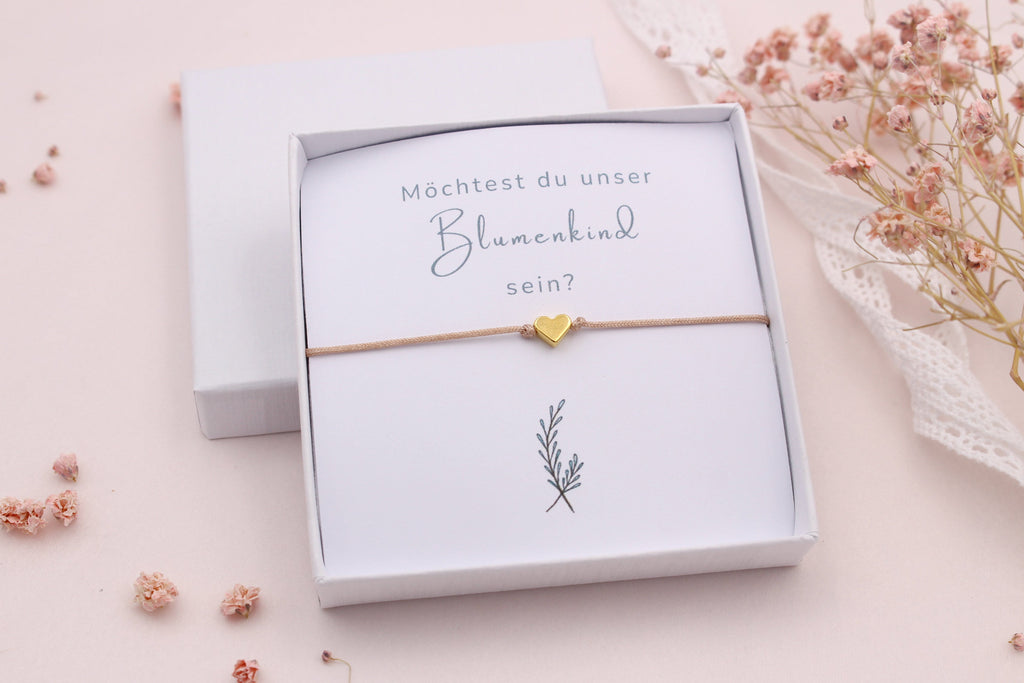 Rosenholz farbenes Blumenkind Armband mit Karte zur Hochzeit als kleine Geschenkidee