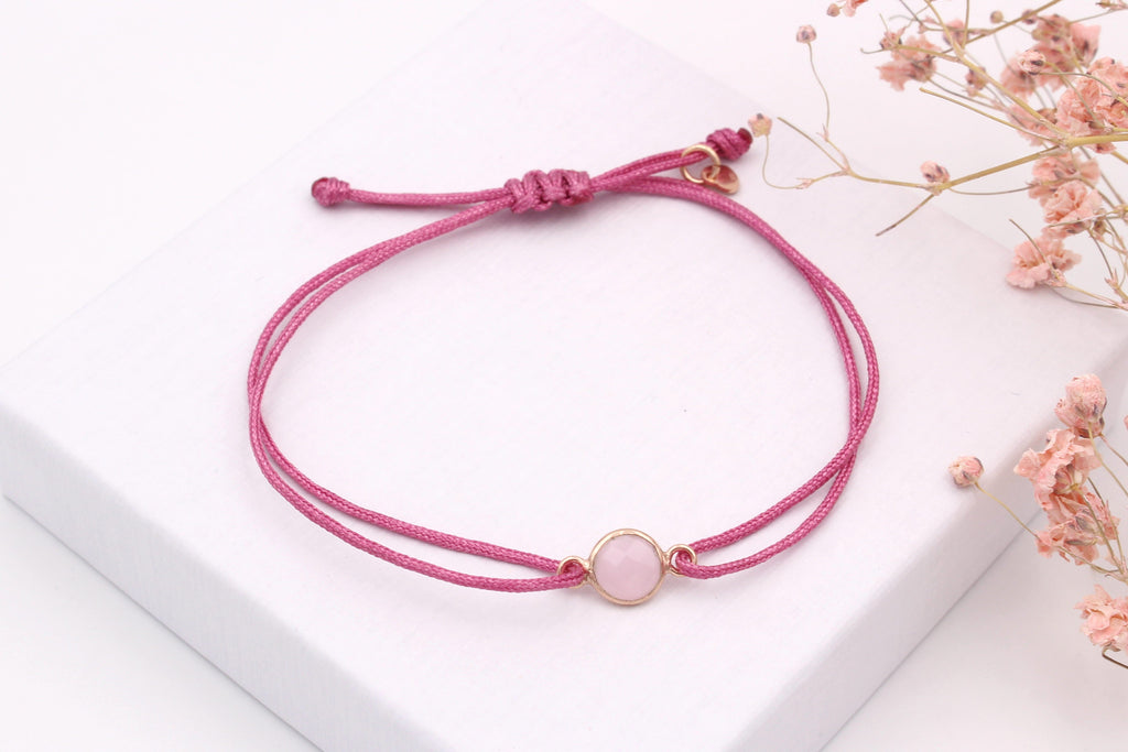 Armband mit Rosenquarz Anhänger aus 925 Silber Rosé vergoldet im trendigem Winterberry Farbton