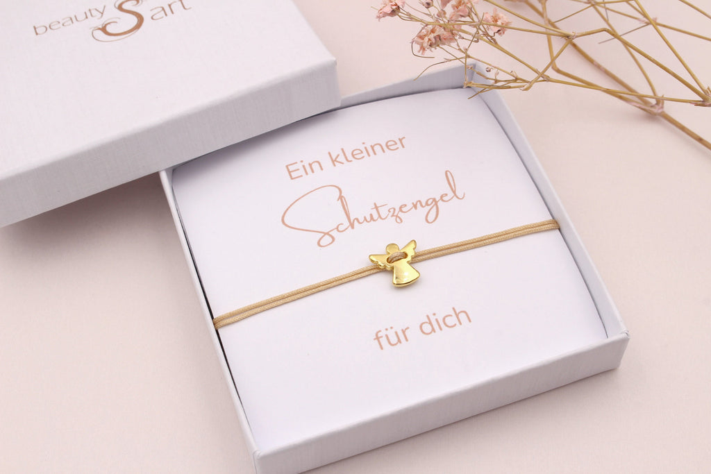 Goldfarbenes Schutzengel Armband mit Karte in einer edlen Schmuckschachtel verpackt