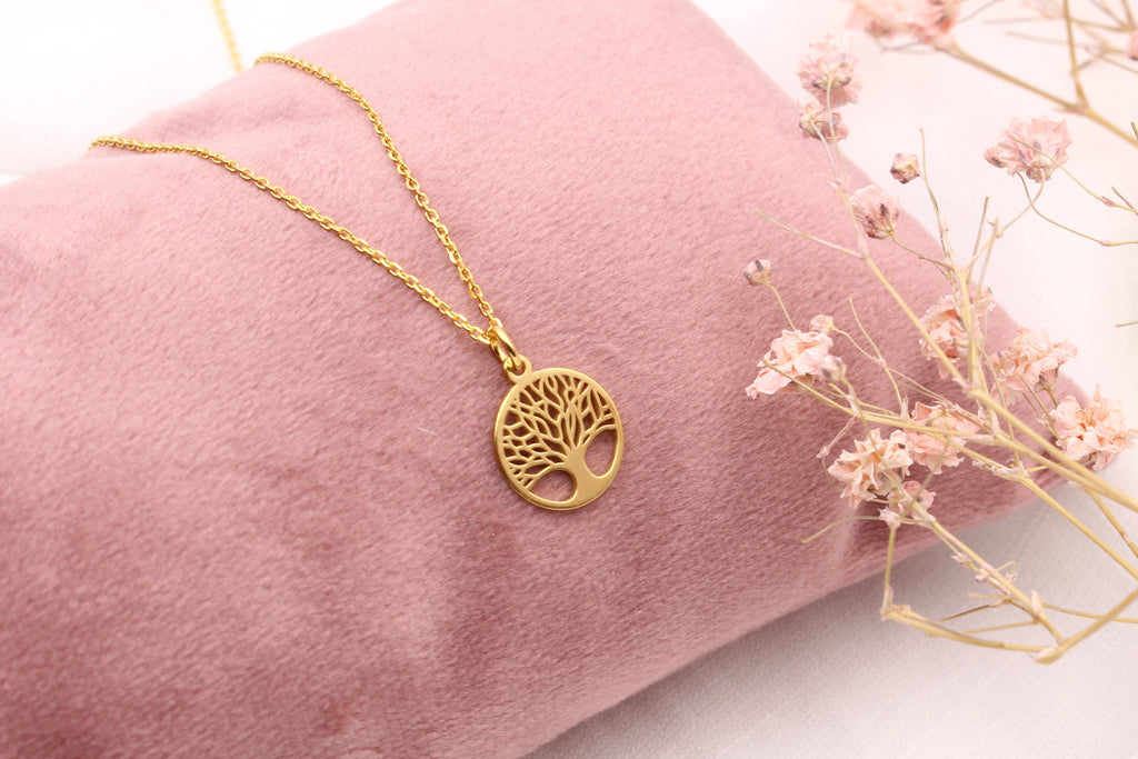 Kette mit Anhänger Lebensbaum als Schmuckgeschenk mit Bedeutung für die Familie