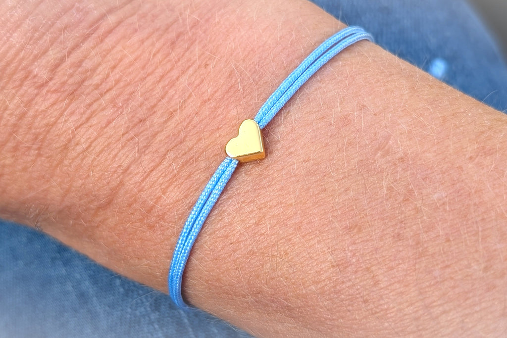 blaues Makramee Armband passend zu deinem Jeans Outfit