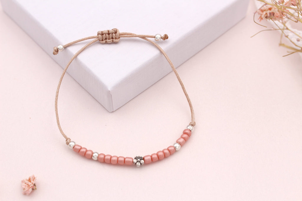 Zartes Armband als kleine Überraschung für das Blumenkind der Braut