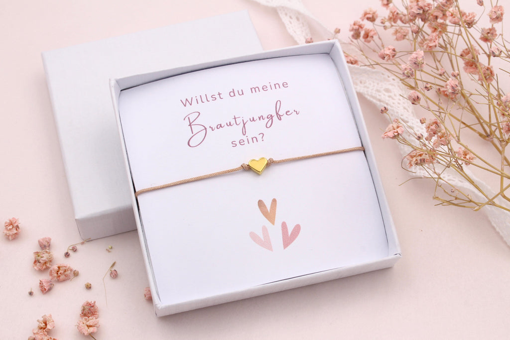 Kleine Geschenk Box für die Brautjungfer zu fragen, mit Armband und Karte gefüllt