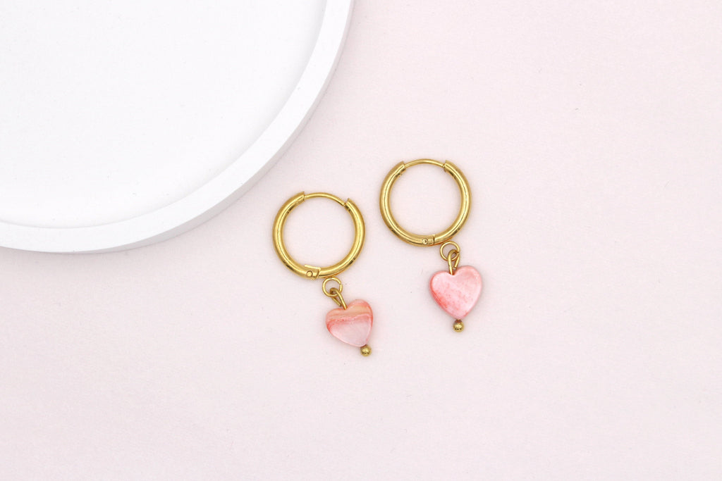Edelstahl Ohrringe als Creolen mit Herz Muschel Anhänger in rose