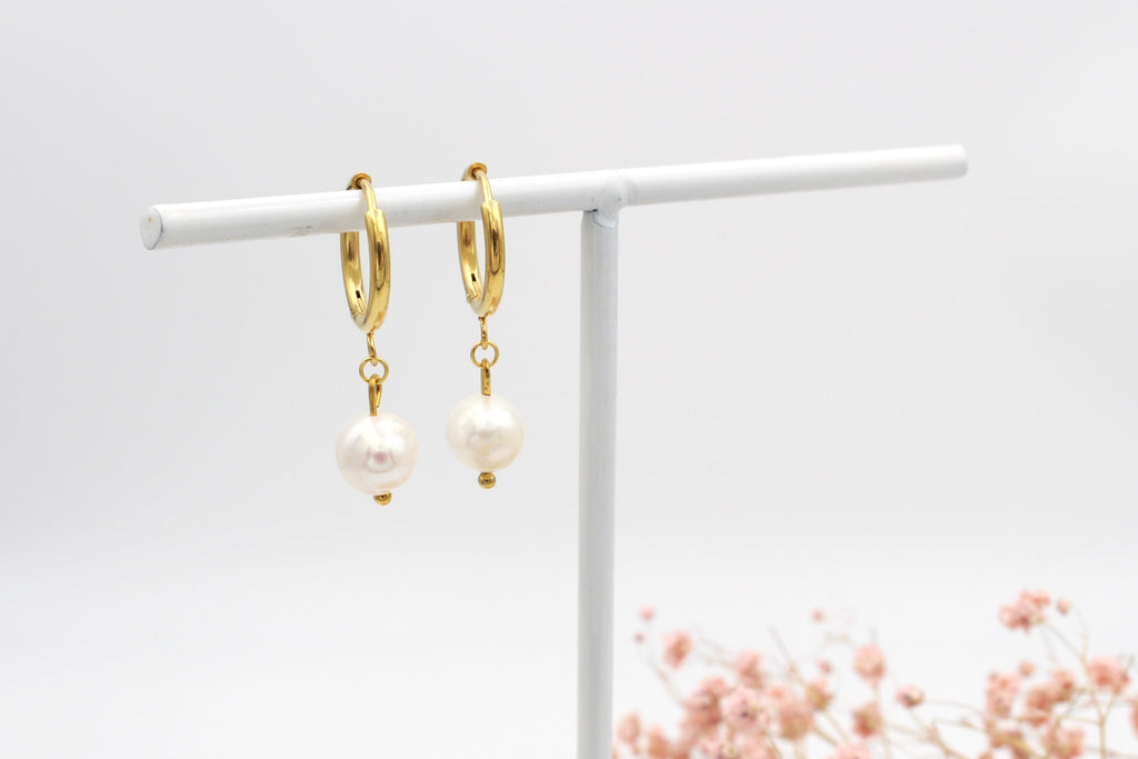 Hoop Set aus Edelstahl in goldfarben mit echter Süßwasserperle