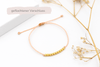 Apricotfarbenes Makramee Armband mit geflochtenem Verschluss und 10 kleinen Perlen 925 Silber vergoldet