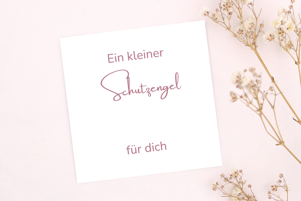 Karte mit Text: "ein kleiner Schutzengel für dich" als individuelle Verpackung für dein Armband oder Schmuckstück