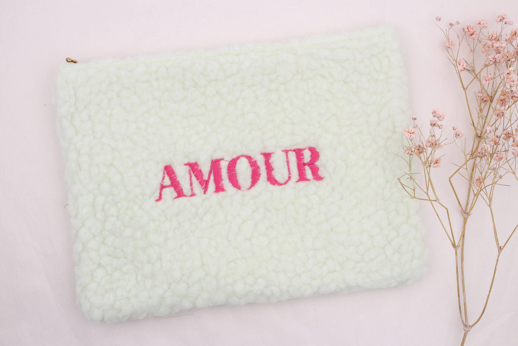 Kosmetik Etui Teddy Plüsch in offwhite mit pinkem Aufdruck Amour