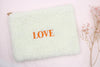 Kosmetiktasche mit Love Aufdruck in orange beige