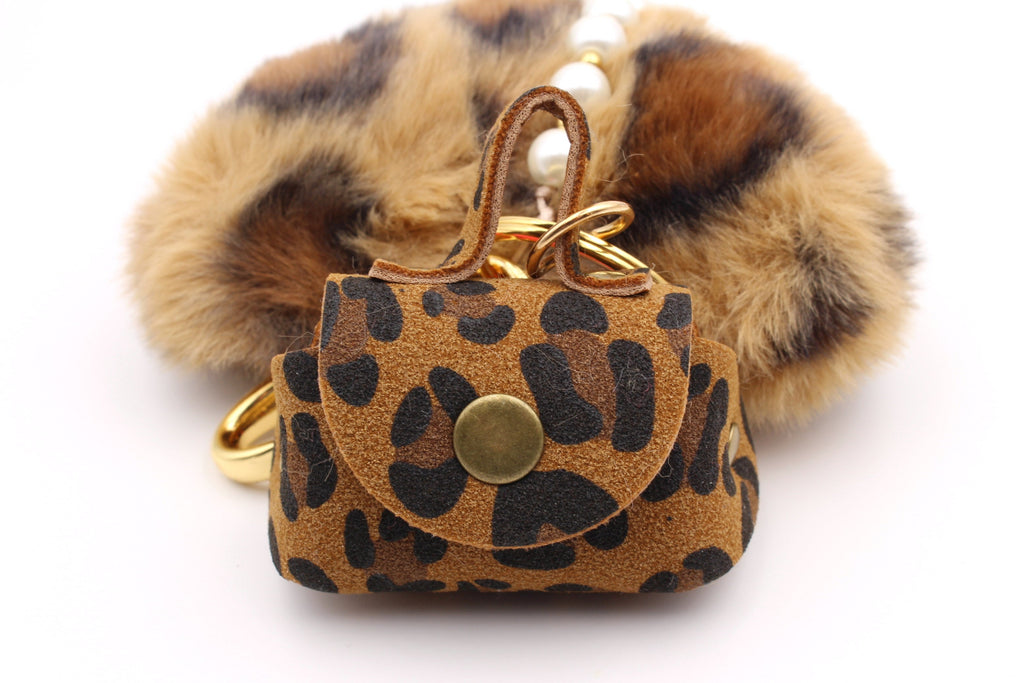 Details der kleinen Tasche im Leo Design für den Taschenanhänger