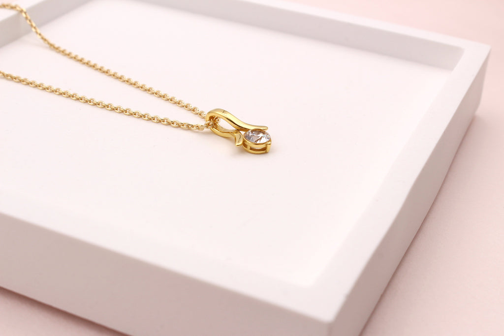 Details der Mutter Tochter Kette aus 925 Silber mit kleinem Stein in der Mitte