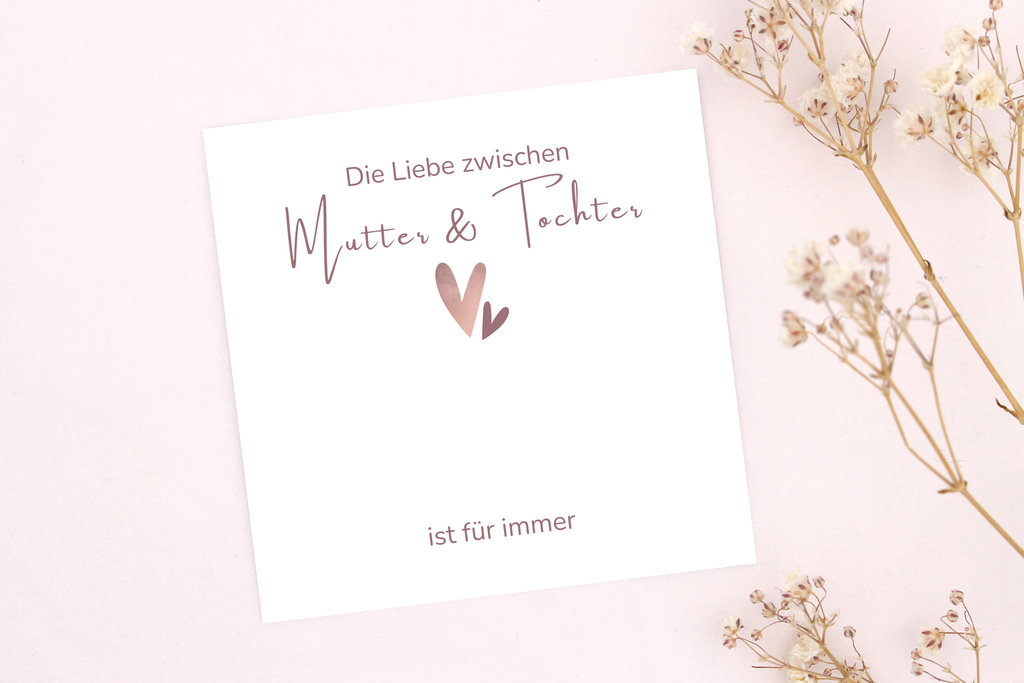 Mutter Tochter Karte mit 2 Herzen als besondere Geschenkidee zu deinem Armband mit dem Text: Die Liebe zwischen Mutter & Tochter ist für immer