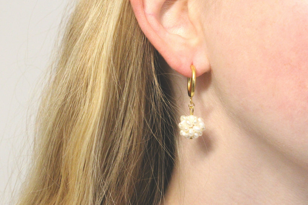 runde Creolen Ohrringe mit Süßwasser Perlen Cluster