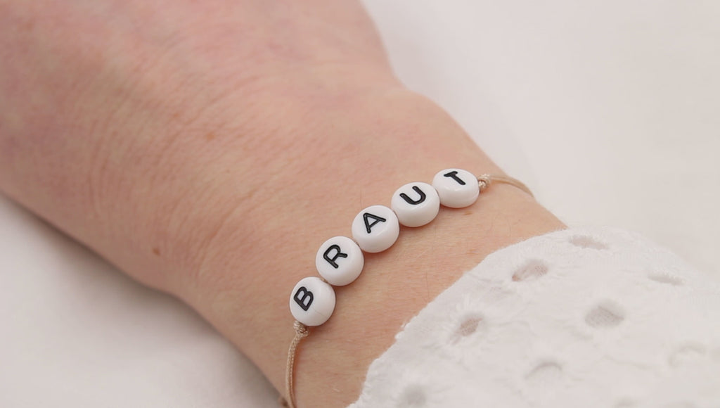 Video Armband mit Namen Braut in Rosenholz weiß