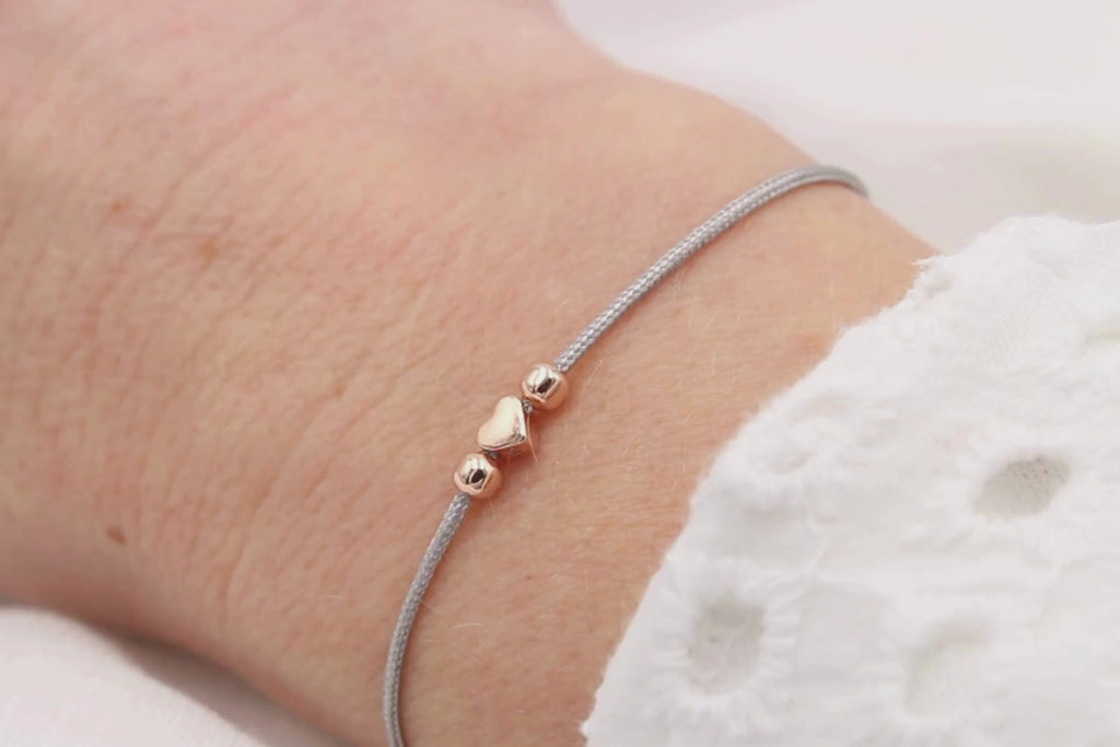 Video Schwestern Armband Herz und Perle am Handgelenk getragen