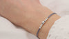 Video dunkel graues Makramee Armband Stern und Perlen in silber  am Handgelenk getragen