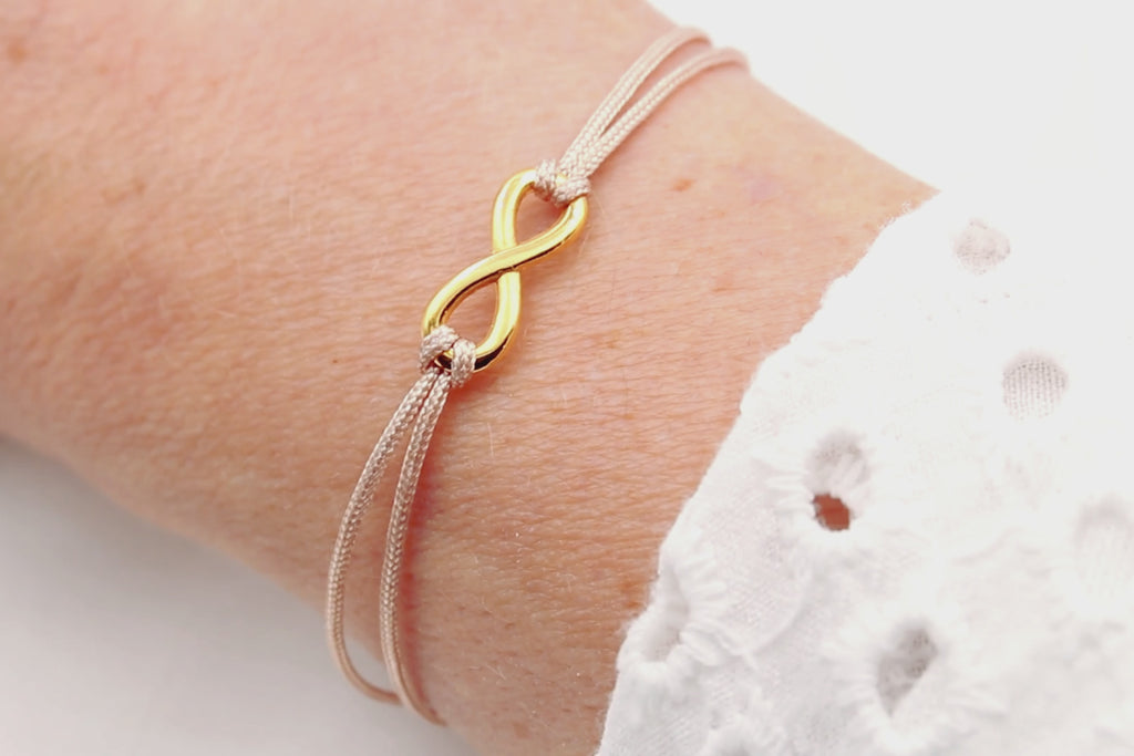 Vidoe Unendlichkeits Armband Damen am Handgelenk getragen mit verstellbare Verschluss
