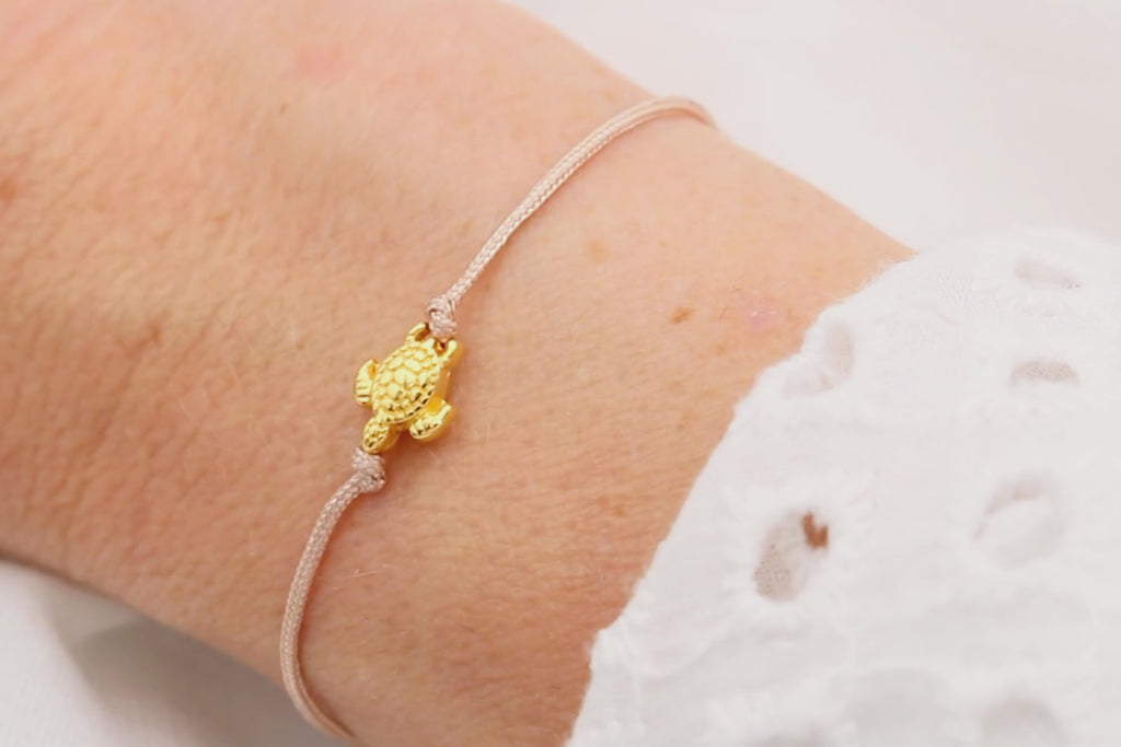 Video des Makramee Armbands mit Schildkröte