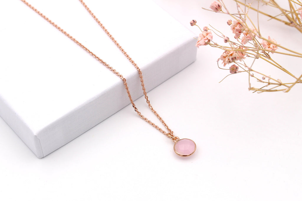 Filigrane Kette mit Rosenquarz Anhänger als Geschenkidee für die Freundin oder Mutter