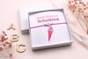 Schulkind Armband in rosa mit Glückwunschkarte "Hurra ich bin ein Schulkind" hübsch verpackt in einer Schachtel die in die Schultüte passt