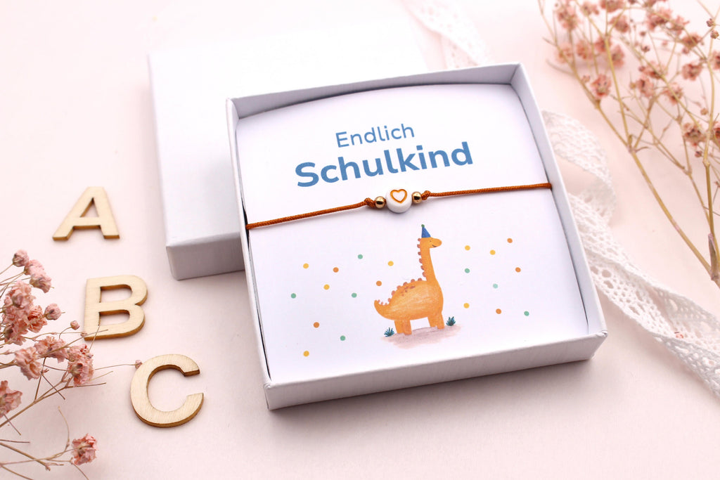 Endlich Schulkind, Einschulungsgeschenk für Jungen zum Schulstart, Armband mit Dino Karte