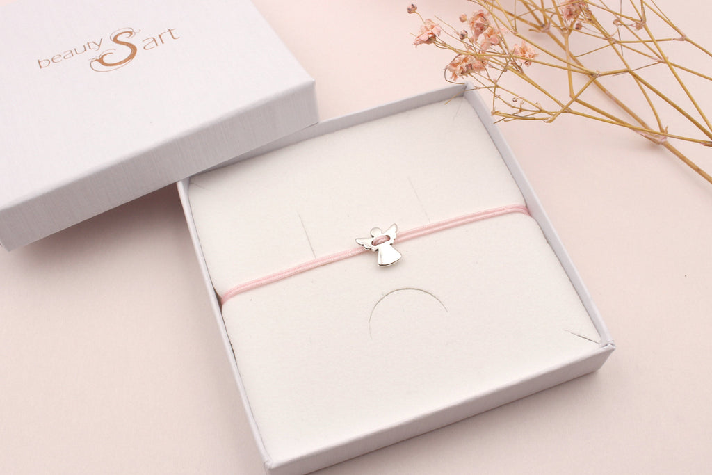 Rosa Schutzengel Armband in einer weißen Schmuckschachtel ohne Karte
