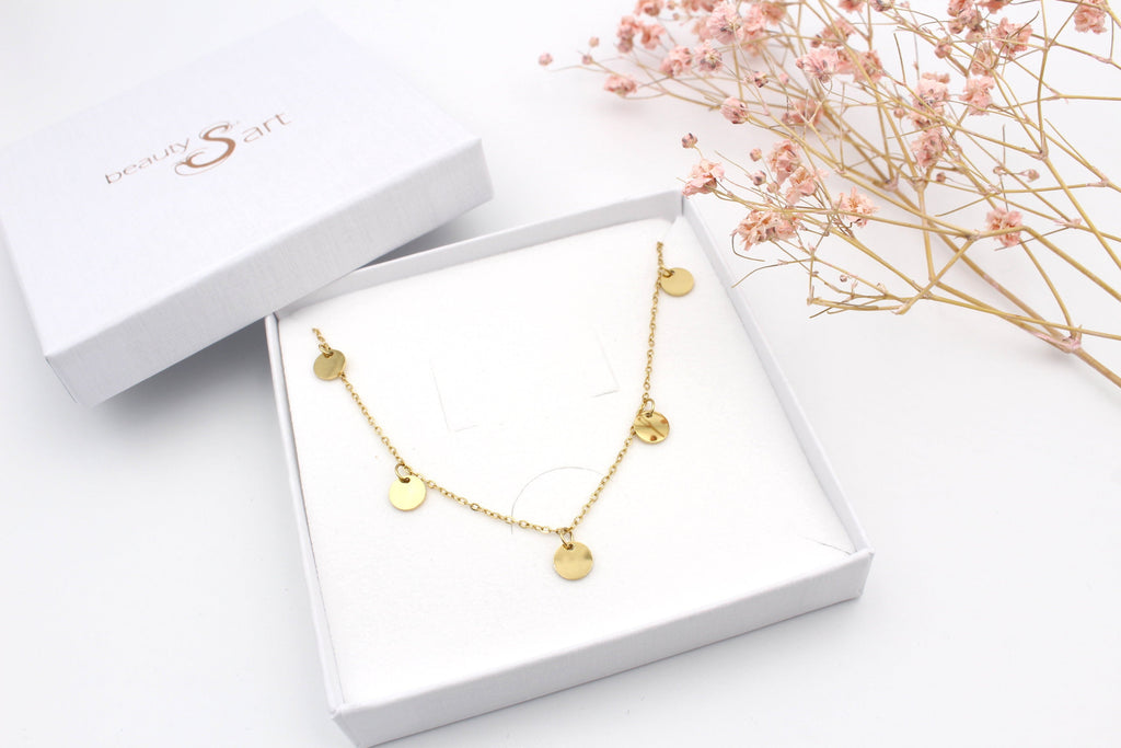 Edelstahlkette Plättchen verpackt in edler Schmuckschachtel und bereit zum verschenken