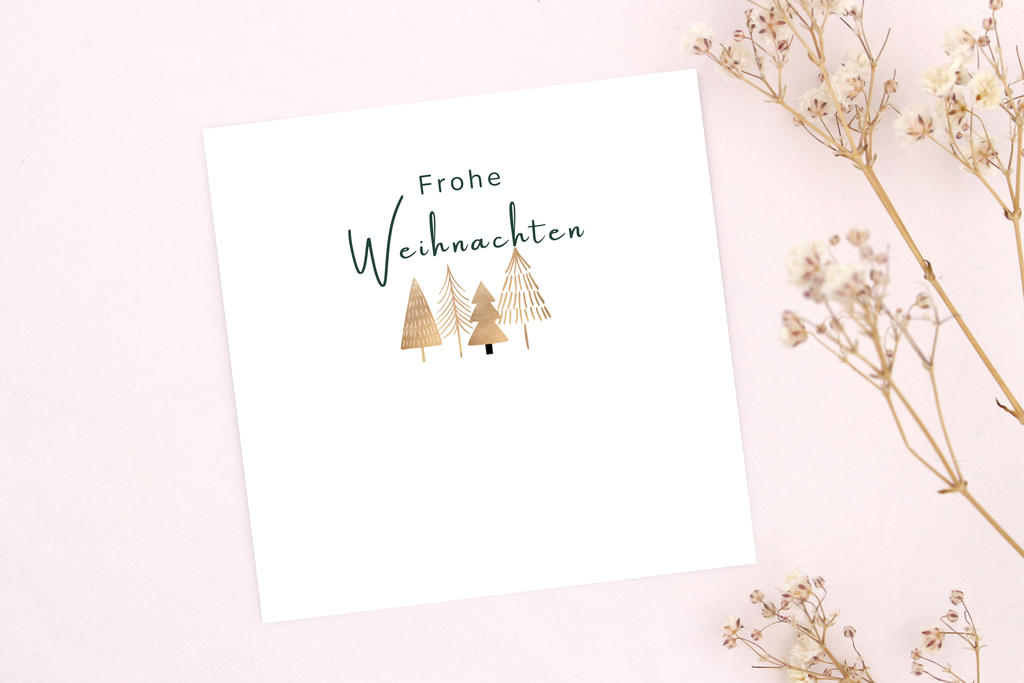 Frohe Weihnachten Karte mit Weihnachtsbäumen für dein neues Armband